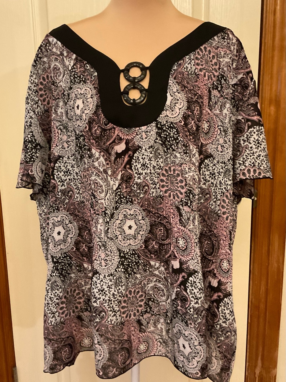 Cato Black & Pink Paisley Scoop Neck Top Ring Detail 3X Flutter Sleeves Pleated